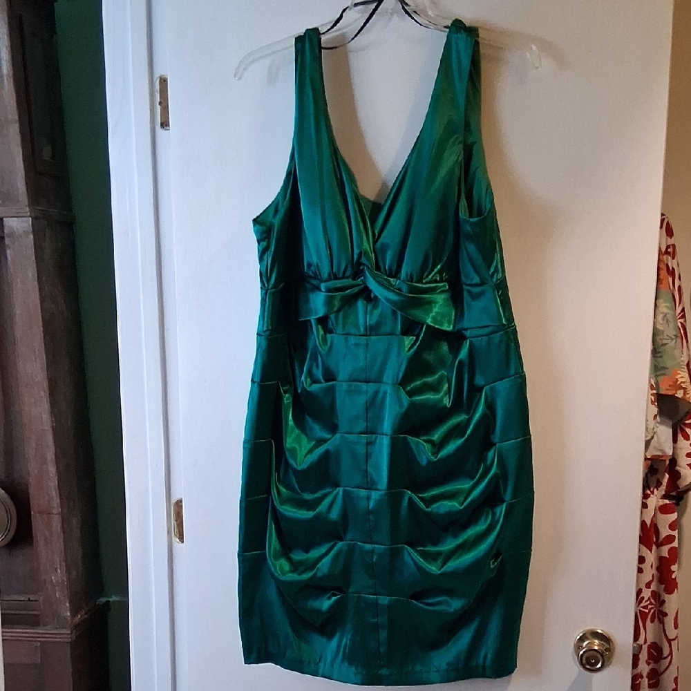 B. Smart Emerald Green Mini Dress